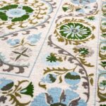 Louis De Poortere tapis Antiquarian Suzani 9732 Slavia zoom vertical